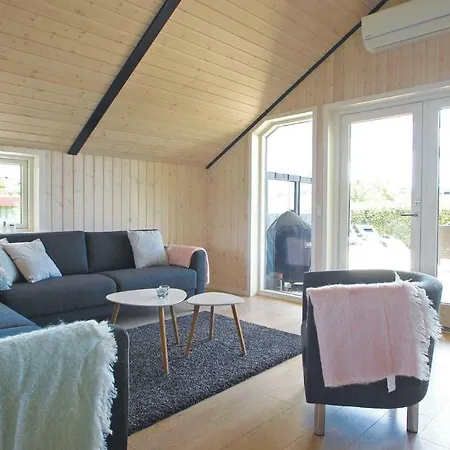 Three-bedroom Holiday In Hejls