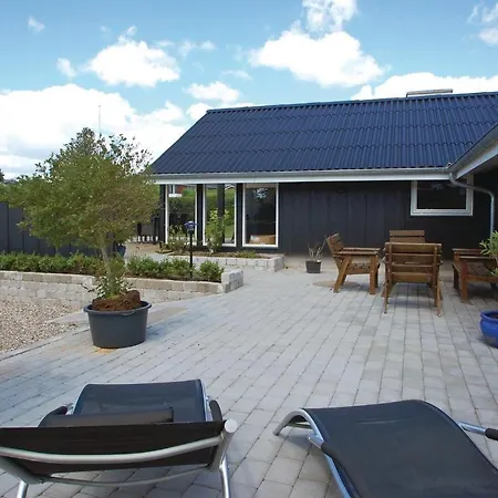 Ferienhaus Three-bedroom Holiday In Hejls