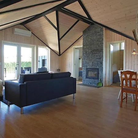 Three-bedroom Holiday In Ferienhaus Hejls