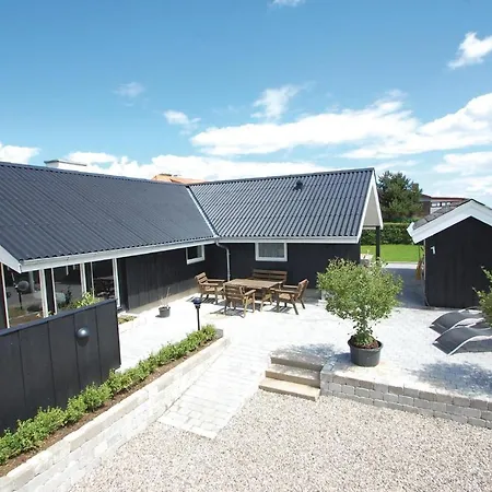 Three-bedroom Holiday In