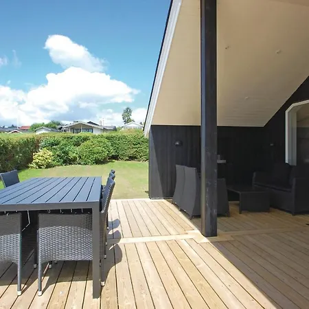 Three-bedroom Holiday In Ferienhaus