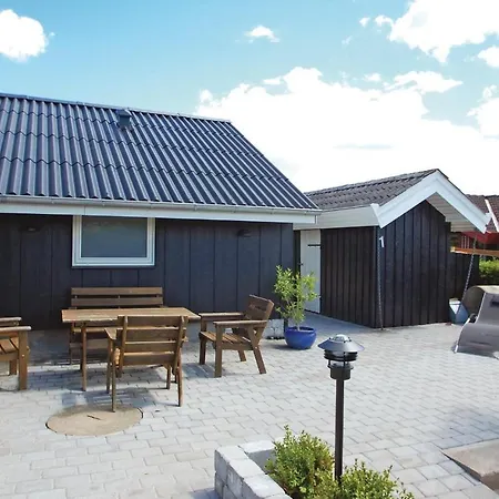 Three-bedroom Holiday In Ferienhaus *